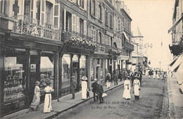 CPA 14 TROUVILLE SUR MER LA RUE DE PARIS - Trouville