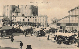 Niort * Le Donjon Et La Place Du Marché * Foire Marchands * Magasin AU BONHEUR DU PEUPLE - Niort