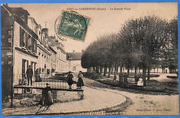02 - Aisne - Fere En Tardenois - La Grand Place (N11811) - Fere En Tardenois