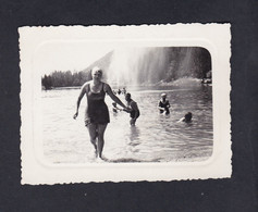 Photo Originale Vintage Snapshot Baignade à Kufstein Tyrol En 1932 Femme Maillot De Bain ( 54551) - Luoghi