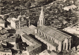 Carmaux * Vue Aérienne Sur La Commune , Hôtel De Ville Et église - Carmaux