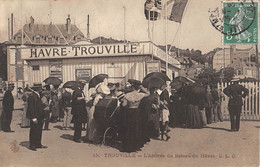 CPA 14 TROUVILLE L'ARRIVEE DU BATEAU DU HAVRE - Trouville