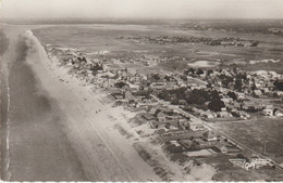 Cpsm 9x14 . La France Vue Du Ciel . ST MARTIN DE BREHAT (50) Les Villas Et L'immense Plage - Autres & Non Classés