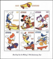 Delcampe - Guyana 1999 Disney Mickey Donald Skate Embarquement Sports Dessins Animés Sht - Disney