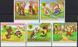 Delcampe - Équatoriale Guinée 1979 IYC UNICEF Fée Contes Lapin Chien Cerf Écureuil Ours MNH - Disney