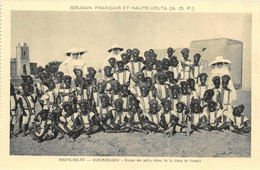 BURKINA FASO - HAUTE VOLTA - OUAGADOUGOU - GROUPE DES PETITS ELEVES DE LA CLASSE DE FRANCAIS - MISSIONS - Burkina Faso