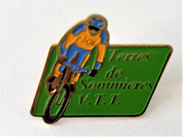 Delcampe - PINS CYCLISME TERRES DE SOMMIERES VTT  / 33NAT - Cyclisme