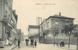 Delcampe - DOMONT - L'école Des Filles. (une Boucherie) - Domont