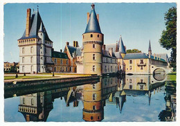 CPSM Dentelée 10.5 X 15 Eure Et Loire MAINTENON Le Château (XIV° Siècle) La Cour D'Honneur - Maintenon