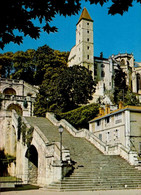 Delcampe - AUCH    ( GERS )     L ' ESCALIER MONUMENTAL COMPORTANT 232 MARCHES , DOMINE PAR LA STATUE DE D' ARTAGNAN . . . - Auch
