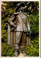 Delcampe - AUCH    ( GERS )      STATUE DE D ' ARTAGNAN - Auch