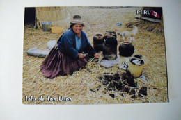 Delcampe - PEROU - Nativa De Las Islas Flotantes De Los Uros - Peru