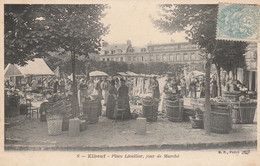 Delcampe - 76 - ELBEUF - Place Lécaillier, Jour De Marché - Elbeuf