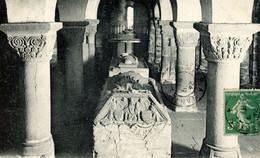 Delcampe - QUIMPERLE CRYPTE DE LA BASILIQUE DE SAINTE CROIX TOMBEAUX DES PREMIERS ABBES FONDATEURS DE L'ABBAYE - Quimperlé