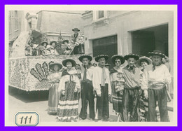 Delcampe - * Photo 12,7 X 9 Cm - Carnaval De SAUMUR - Corso Fleuri - Défilé - Char - Mexicains - Mexicain - Animée - Année 1950 ≈ - Saumur