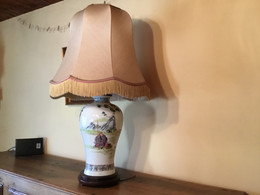 Lampe Avec Abat-jour  - Base En Porcelaine De Limoges , Support Bois . - Luminarie E Lampadari