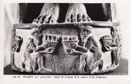 Delcampe - 75, Paris, Musée Du Louvre, Détail De La Base De La Statue D'Our-Ningirsou - Louvre