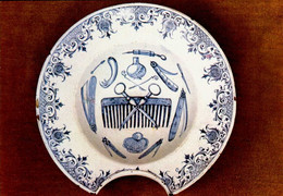 Delcampe - TOULOUSE   ( HAUTE-GARONNE )     MUSEE PAUL DUPUY . PLAT A BARBE .XVIII ° SIECLE . FAIENCE A DECOR BLEU DE LAMBREQUIN - Museen