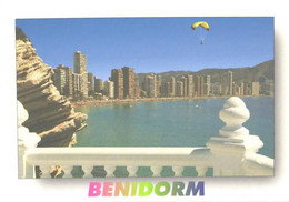 Delcampe - Spain:Benidorm, Levante Beach With Parachutist - Alicante