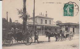 Delcampe - LE VESINET (78) - Calèches Devant La Gare - Bon état - Le Vésinet