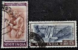 Timbres De L'Inde 1965 -1967 Local Motifs Stampworld N° 400 Et 402 - Usados