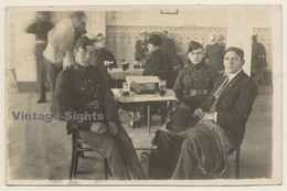 Beverlo / Belgium: Soldiers Drinking Beer In Café / WW1 (Vintage RPPC ~1910s) - Beringen