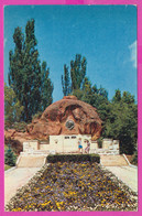 Delcampe - 287644 / Russia - Kislovodsk - Muniment Bas-relief V. I. Lenin , Sanatorium " Krasnyye Kamni " Red Stones  PC 1971 USSR - Monumentos