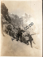 Delcampe - Smučarji, Predvojna, Mala Fotografija, V Ozadju Jalovec In Mali Jalovec, Gorenjska, Skiers, Julijske Alpe, Planinstvo - Slowenien