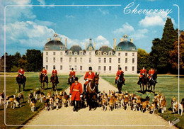 Delcampe - CHEVERNY      ( LOIR ET CHER )      LES PIQUEUX ET LA MEUTE DE L ' EQUIPAGE DE CHEVERNY DEVANT LE CHATEAU - Cheverny