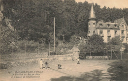 Bagnoles De L'orne * Le Court De Tennis Sport * Le Pavillon Du Roc Au Chien Et Le Tennis De L'établissement - Bagnoles De L'Orne