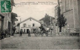 38- Environs De Vinay- NOTRE-DAME DE L'OSIER- Place De L'Eglise- Hotel Caillat- Calèche -CPA - Vinay