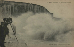 Delcampe - 80 - AULT - Effet De Vagues (photographe Au Premier Plan) - Ault