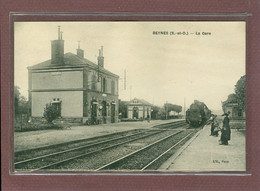 BEYNES (78) - LA GARE AVEC TRAIN A QUAI - Beynes