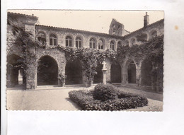 CPA PHOTO DPT  83 LES ARCS SUR ARGENS,  STE ROSELINE, INTERIEUR DU CLOITRE - Les Arcs