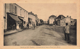 St Gilles Croix De Vie * L'avenue De La Gare Et La Place De La Mairie * Commerces Magasins * Villageois - Saint Gilles Croix De Vie