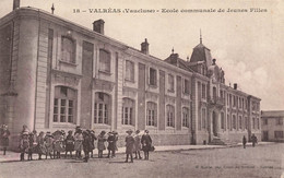 Valréas * Place Et école Communale De Jeunes Filles * élèves - Valreas