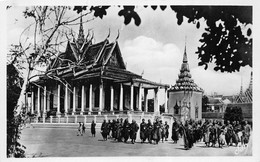 ¤¤  -  CAMBODGE   - PHNOM-PENH  -  Carte-Photo  -  La Pagode D'Argent  -  Les Bonzes Cambodgiens      -  ¤¤ - Cambogia