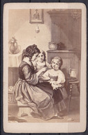 SUPERBE PHOTO CDV * LE DEJEUNER DE LA PETITE FILLE - FEMME AVEC SA FILLE *  - Photo Sur Carton - 1875 - Signé Dos Moreau - Oud (voor 1900)