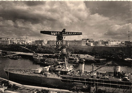 Brest * Le Bateau De Guerre Croiseur école Jeanne D'arc Se Préparant Pour Sa Croisière Annuelle * Le Port - Brest