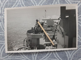 NAVIRE MILITAIRE FREGATE LA DECOUVERTE PHOTO 1948 ESSAIS DE FUMIGENE 11.5 X 7.2 CM - Bateaux