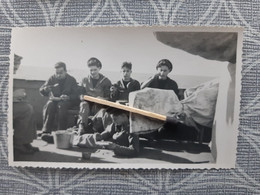 NAVIRE MILITAIRE FREGATE LA DECOUVERTE PHOTO 1948 LE REPAS A BORD 11.5 X 7.2 CM - Boats