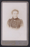 SUPERBE PHOTO CDV  * JEUNE DAME RICHE AVEC BIJOUX *   - Photo Sur Carton - Photo DE SOUTER BRUGES - Ancianas (antes De 1900)