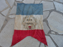 WW2 DRAPEAU FANION   PAIX TRAVAIL  72  X 43  CM - Drapeaux