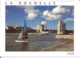 17 -  LA ROCHELLE - ENTREE DU VIEUX PORT  TOUR DE LA CHAINE ET ST NICOLAS ** CPM ANIMEE VOILIER ** - La Rochelle