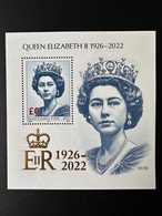 £0 2022 - Souvenir Sheet Gold (2) " Queen Elizabeth II " Matej Gabris - Vignetten (Erinnophilie)