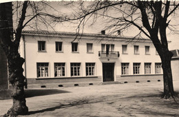 Lapeyrouse Mornay * Place Et école Du Village - Autres & Non Classés