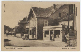 Delcampe - Cpa Doubs - Valentigney - Rue De La Villedieu ( Pompe à Essence Esso / Standard / Plaque émaillée Bière De Sochaux ) - Valentigney