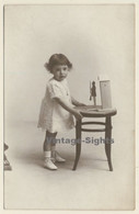 Delcampe - Sweet Baby Girl With Toy Soldier In Guardhouse (Vintage RPPC ~1910s) - Spielzeug & Spiele