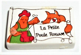 Delcampe - Les Contes De Notre Enfance - La Petite Poule Rousse Fève Plate (DS) - Animaux