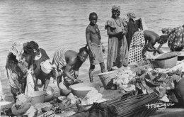 CAMEROUN - LA LESSIVE - FEMMES - NU FEMININ - Camerún